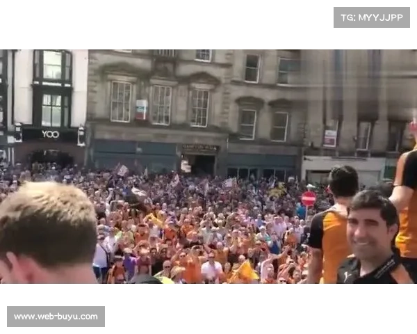 非洲杯决赛现场烟花表演，冠军队伍巡游全城庆祝